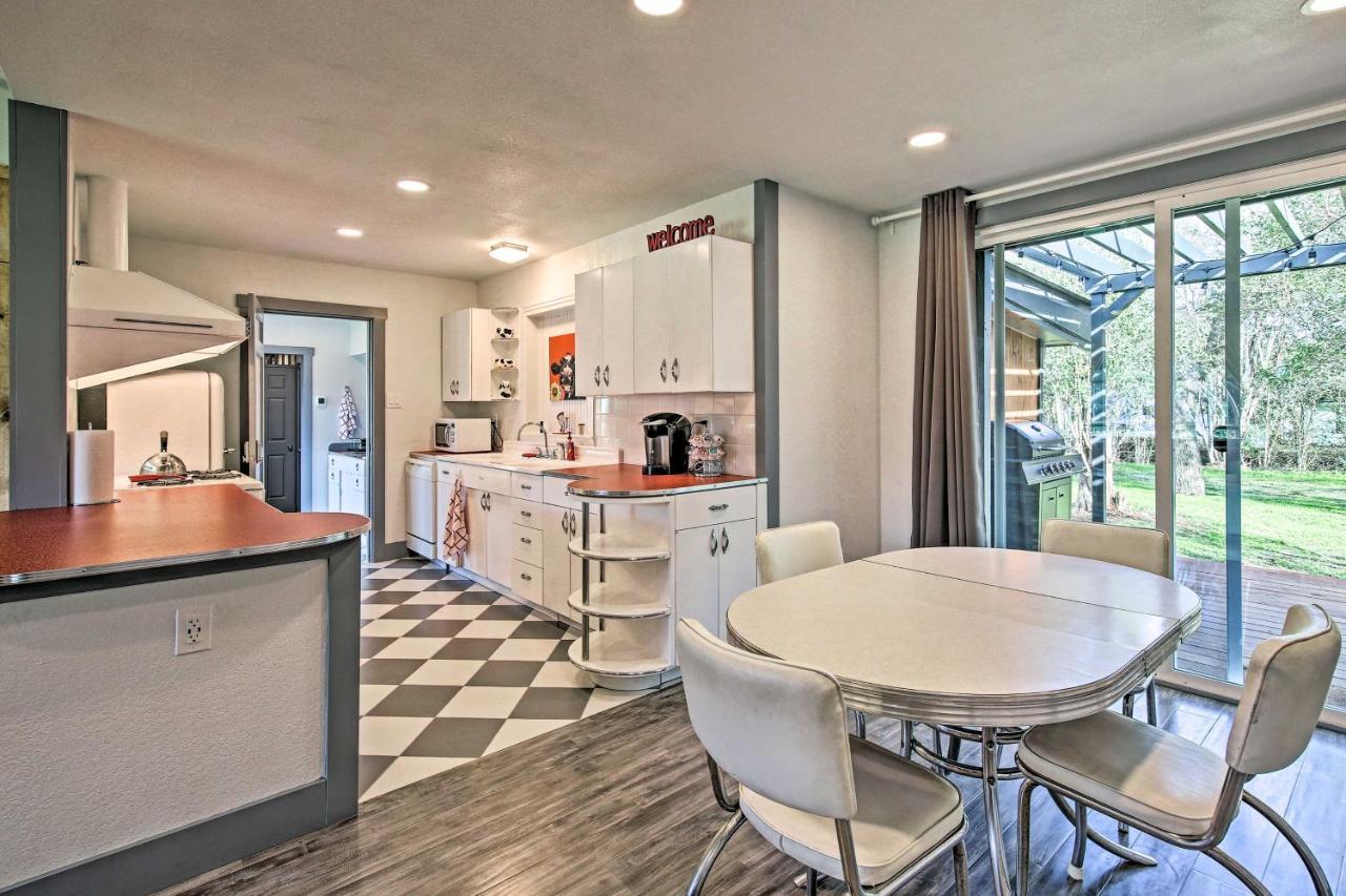 Remodeled Retro Home With Deck, Walk To Main Street! Blanco Exterior foto